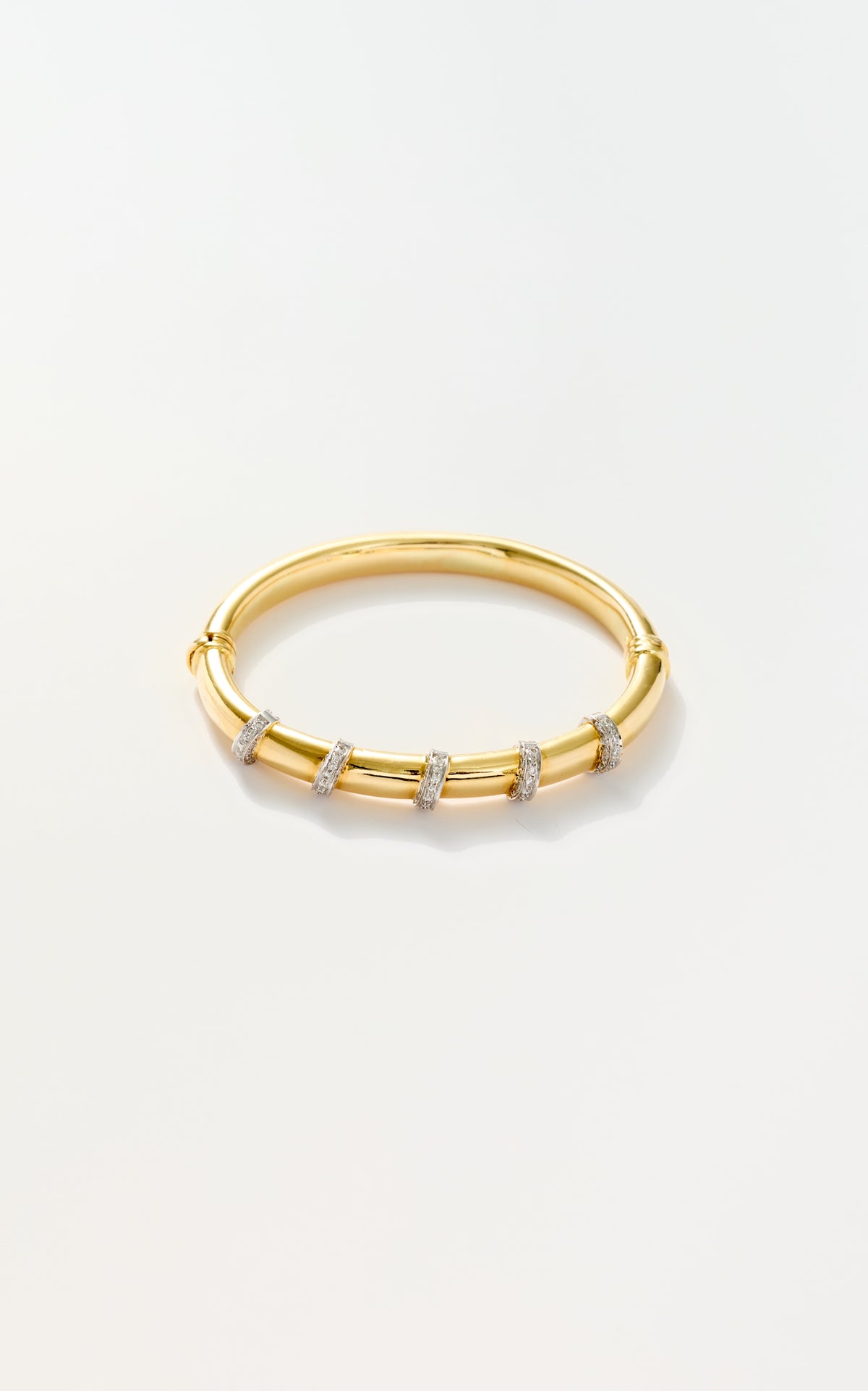 18ct gold & diamond bangle