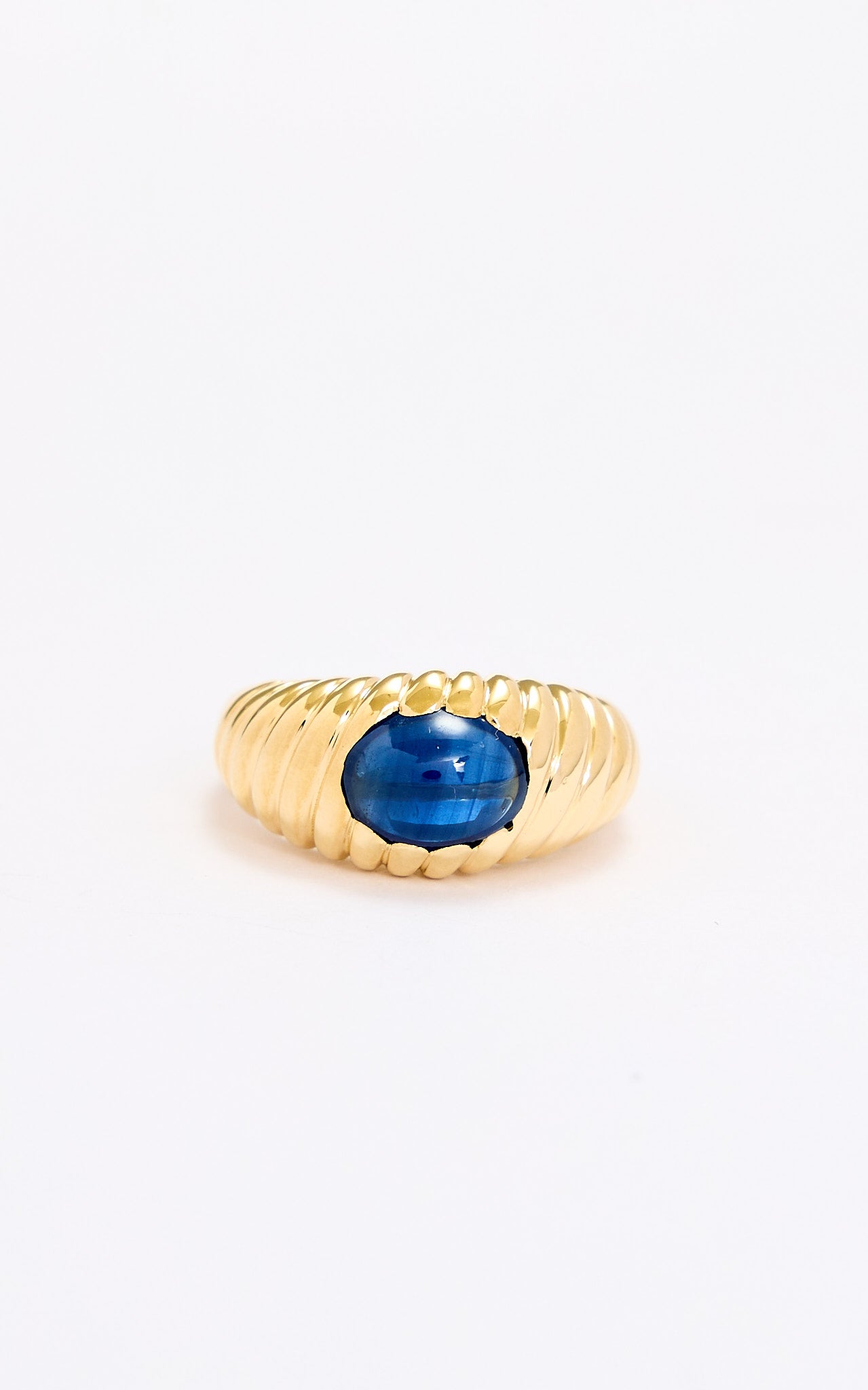 Vintage 18ct gold & cabochon sapphire ring