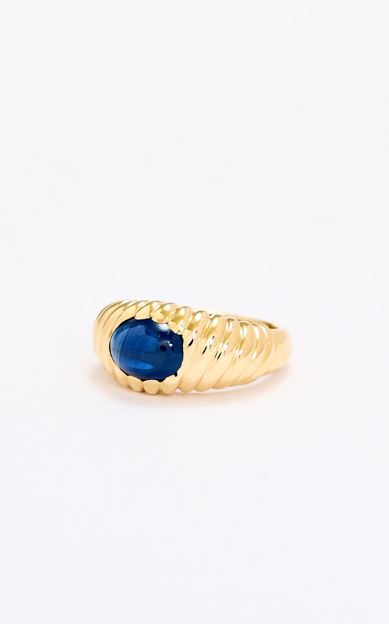 Vintage 18ct gold & cabochon sapphire ring