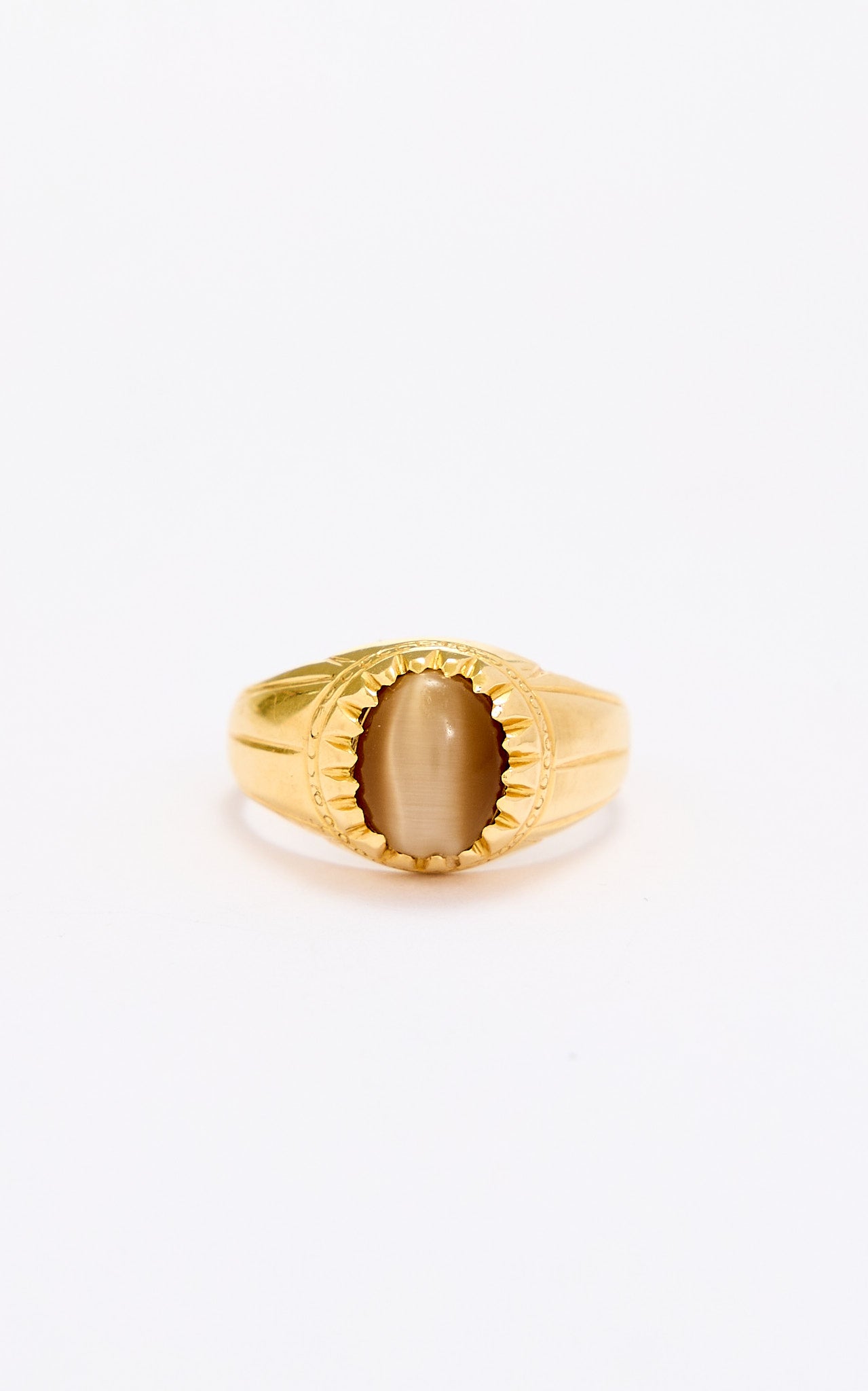 18ct gold ring with cat’s eye stone