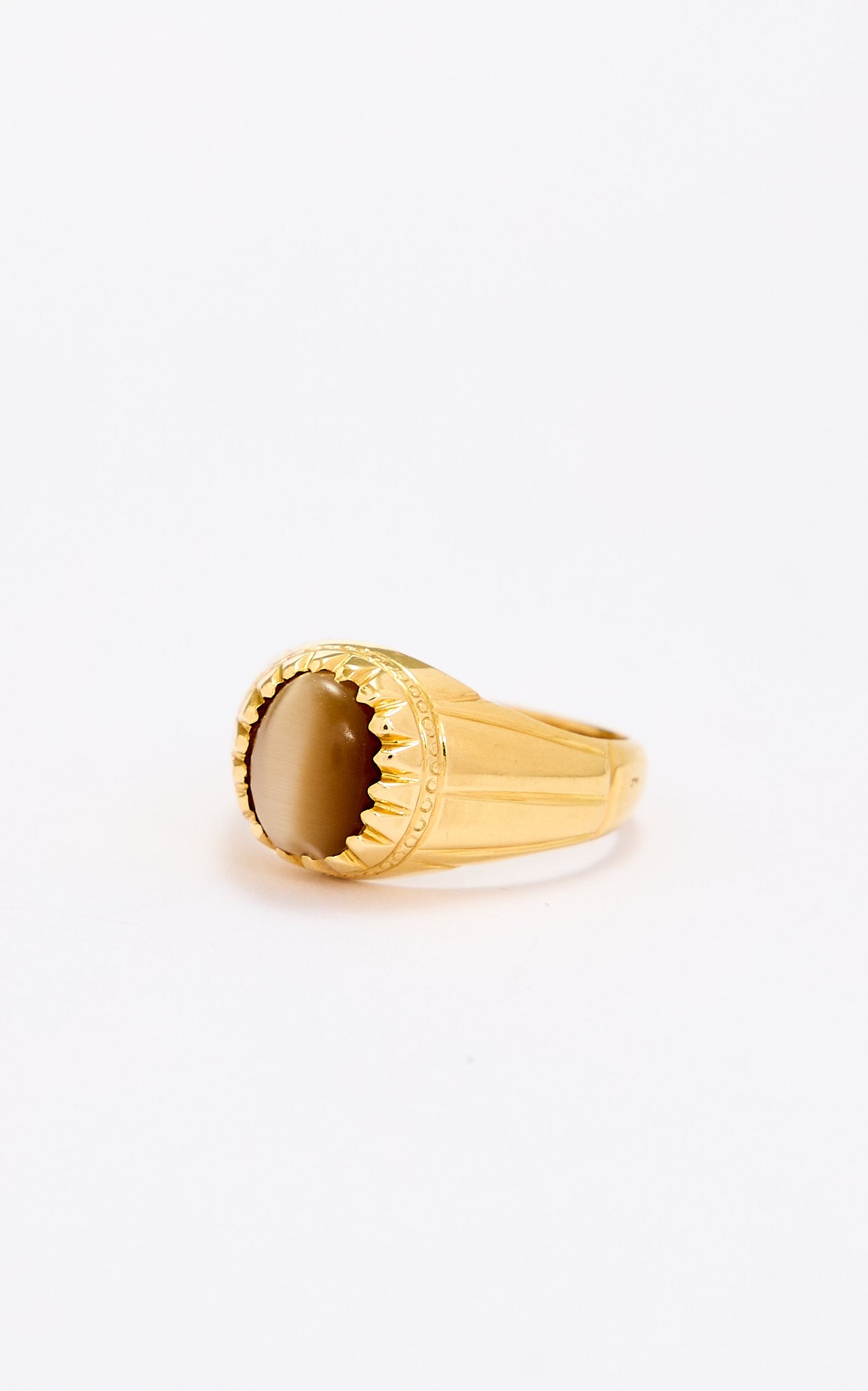 18ct gold ring with cat’s eye stone