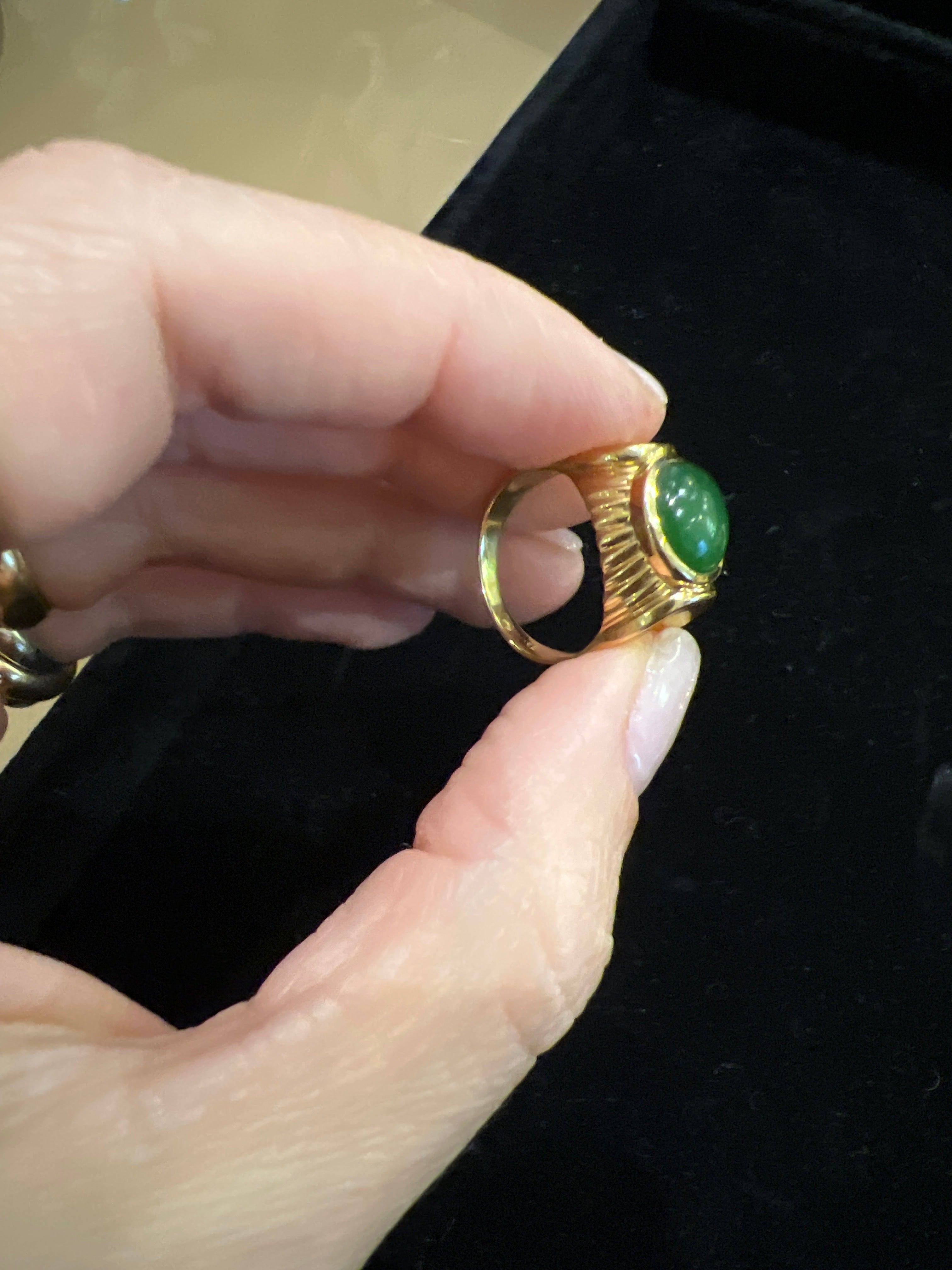 18ct gold vintage jade ring