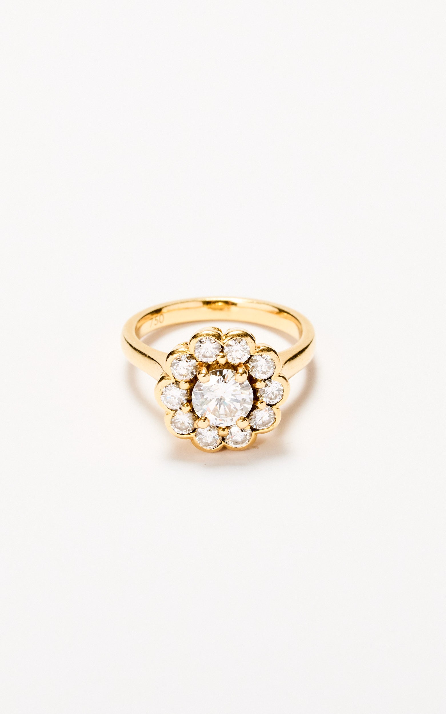 Vintage 18ct Gold & Diamond Daisy Cluster Ring