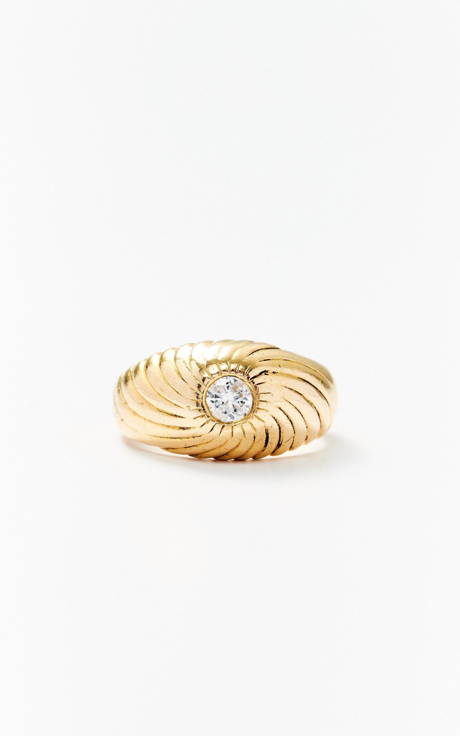 Vintage fluted 18ct gold & diamond ring